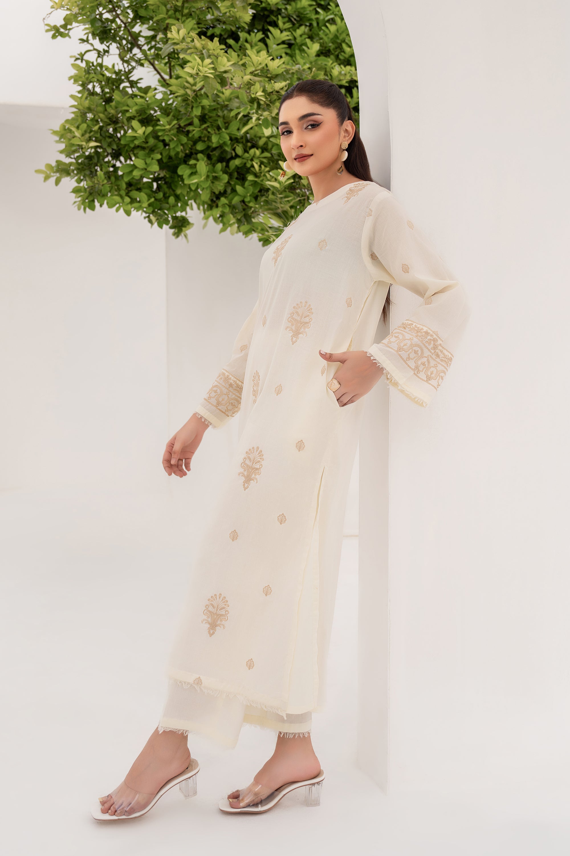 Daisy - 2 Piece Embroidered Lawn Suit